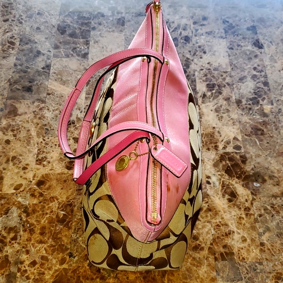 Coach - Picture 5 of 5